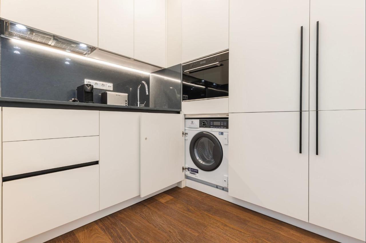 Apartment Deluxe In Center By Lovelystay